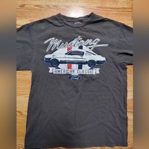 Ford mustang 🐎 T-shirt sz medium mens
